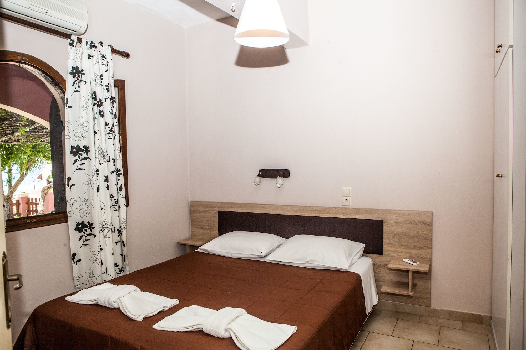 Eleana Apartments And Studios Agios Georgios  Exterior photo